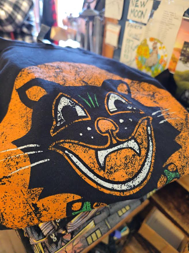 Black Cat Vintage Halloween T-Shirt