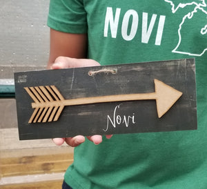 Novi Arrow Hanging Wall Plaque